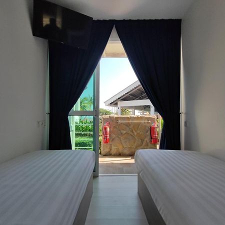 Solesor Kampong Beach Resort Port Dickson Eksteriør bilde
